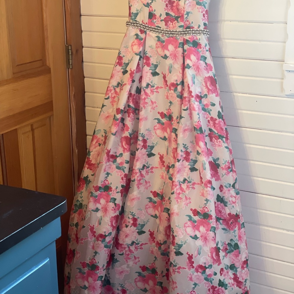 Beautiful Floral Prom Dress from Windsor 7 8 - Picture 4 of 16